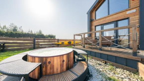 Domek Freedom Sun & Snow with sauna and jacuzzi in Zastań